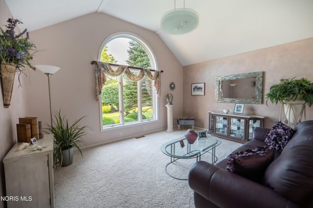 7951 N Shoreline Drive, Holland, OH 43528