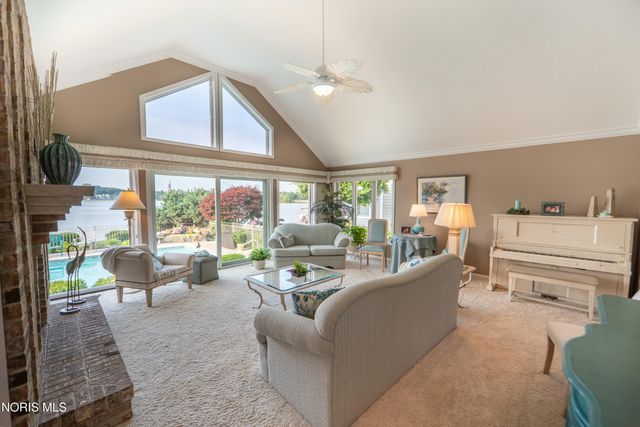 7951 N Shoreline Drive, Holland, OH 43528
