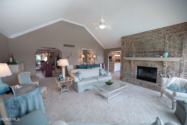7951 N Shoreline Drive, Holland, OH 43528