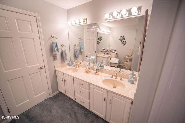 7951 N Shoreline Drive, Holland, OH 43528