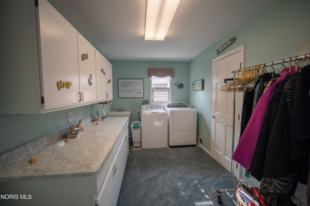 7951 N Shoreline Drive, Holland, OH 43528