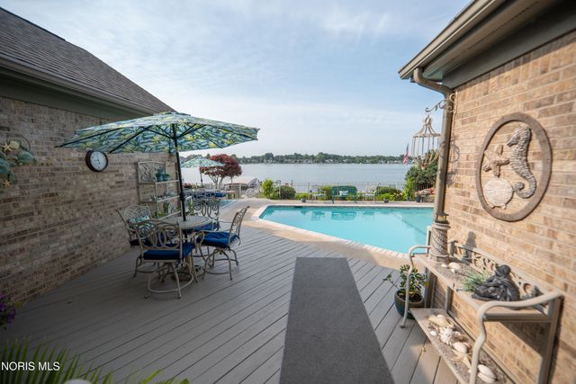 7951 N Shoreline Drive, Holland, OH 43528