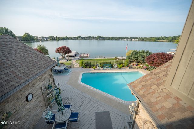 7951 N Shoreline Drive, Holland, OH 43528