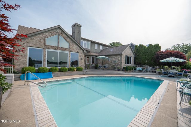 7951 N Shoreline Drive, Holland, OH 43528