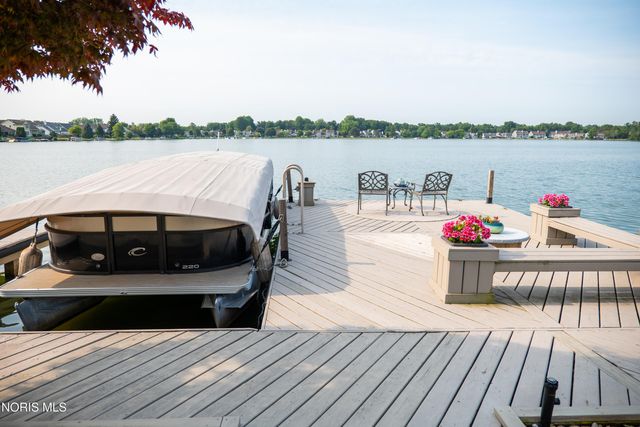 7951 N Shoreline Drive, Holland, OH 43528