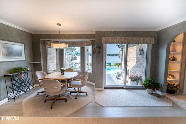 7951 N Shoreline Drive, Holland, OH 43528