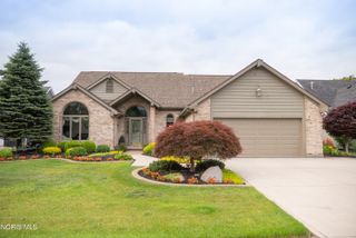 7951 N Shoreline Drive, Holland, OH 43528