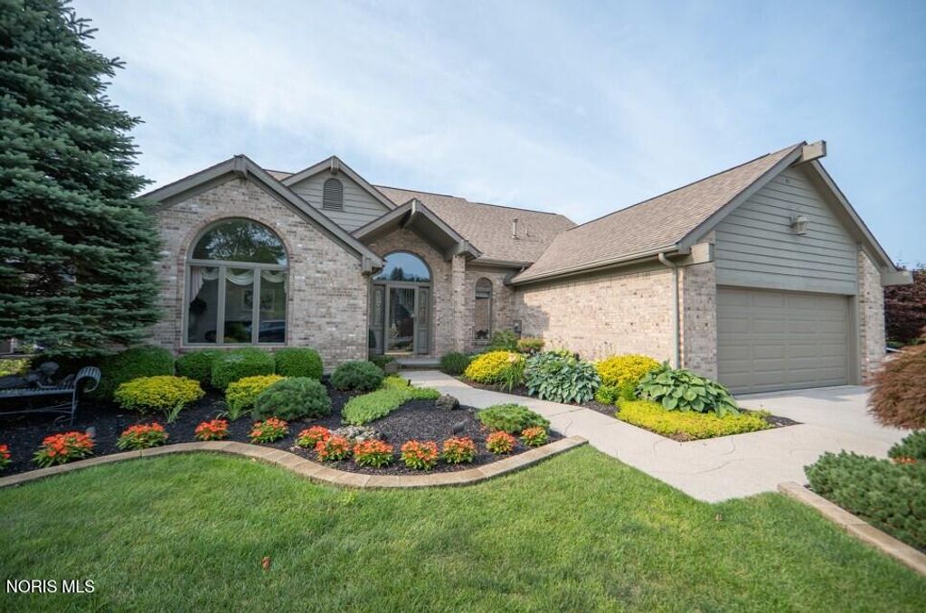 7951 N Shoreline Drive, Holland, OH 43528