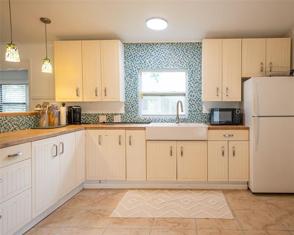 357 County Road 296, Sargent, TX 77414