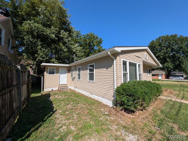 2706 Godfrey Street, Belleville, IL 62226