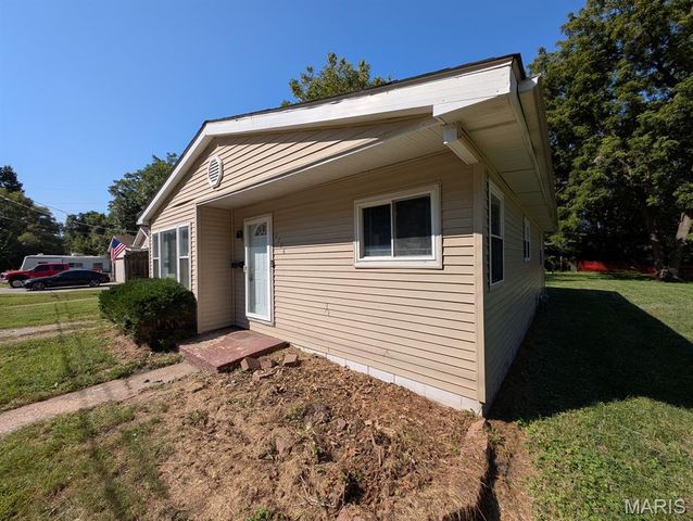 2706 Godfrey Street, Belleville, IL 62226