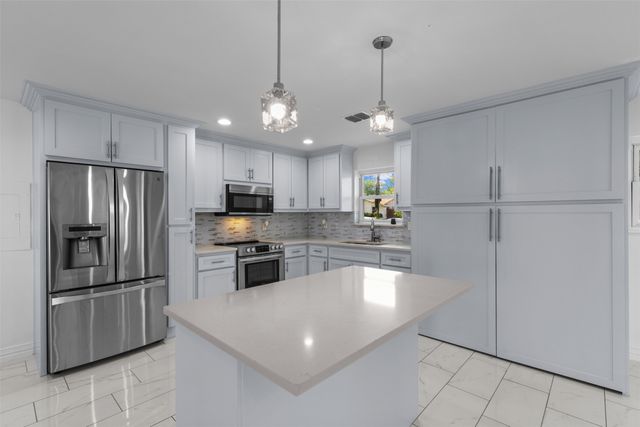 806 Longbeach Drive, Garland, TX 75043