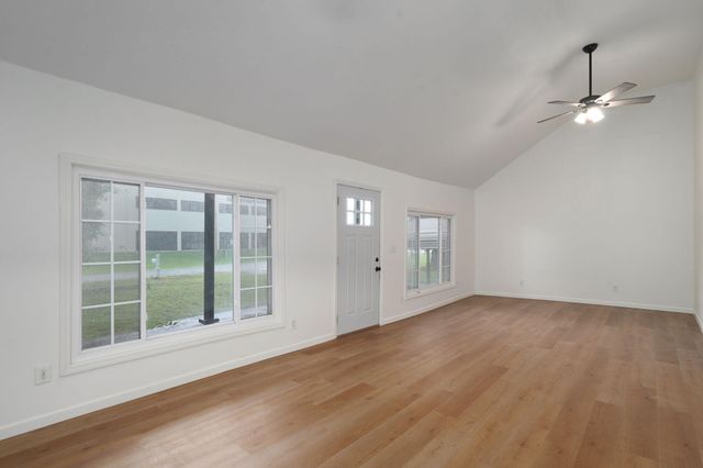 2833 N York Avenue, Brookline, MO 65619
