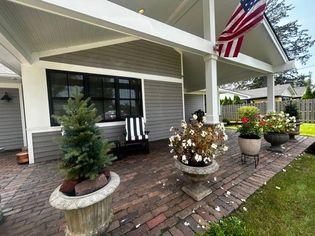 525 W Deerpath Road, Lake Forest, IL 60045