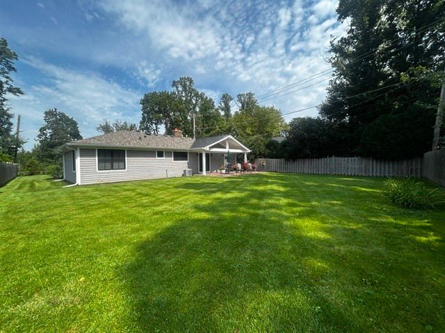525 W Deerpath Road, Lake Forest, IL 60045