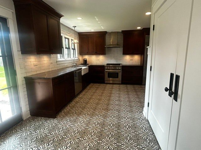 525 W Deerpath Road, Lake Forest, IL 60045