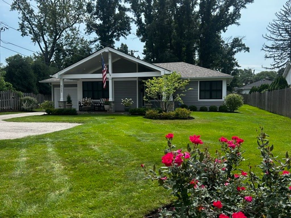 525 W Deerpath Road, Lake Forest, IL 60045