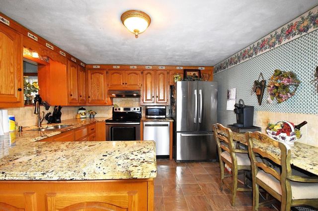 17 Wedgewood Ln, Millbury, MA 01527