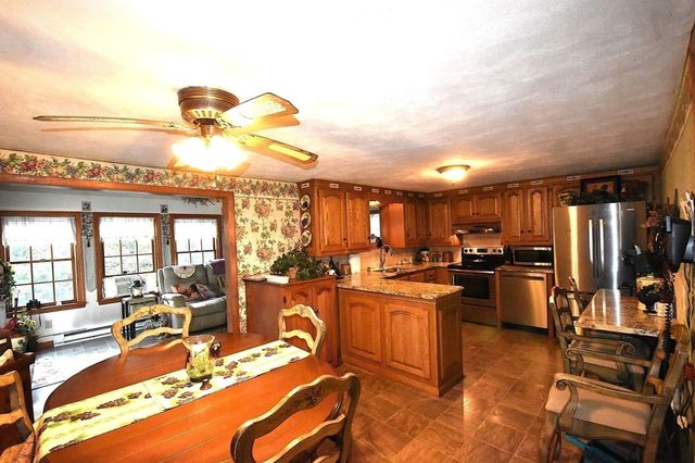 17 Wedgewood Ln, Millbury, MA 01527