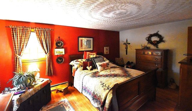 17 Wedgewood Ln, Millbury, MA 01527