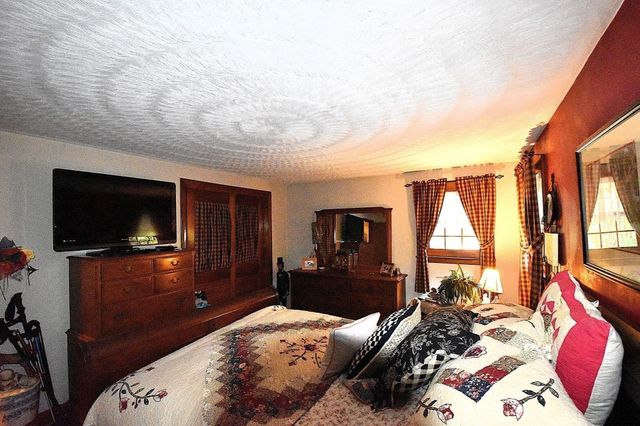 17 Wedgewood Ln, Millbury, MA 01527
