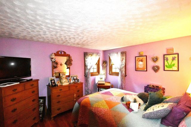 17 Wedgewood Ln, Millbury, MA 01527
