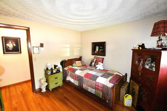 17 Wedgewood Ln, Millbury, MA 01527