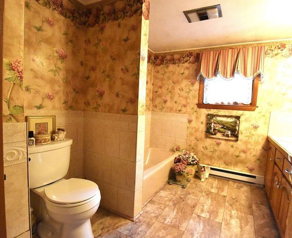 17 Wedgewood Ln, Millbury, MA 01527