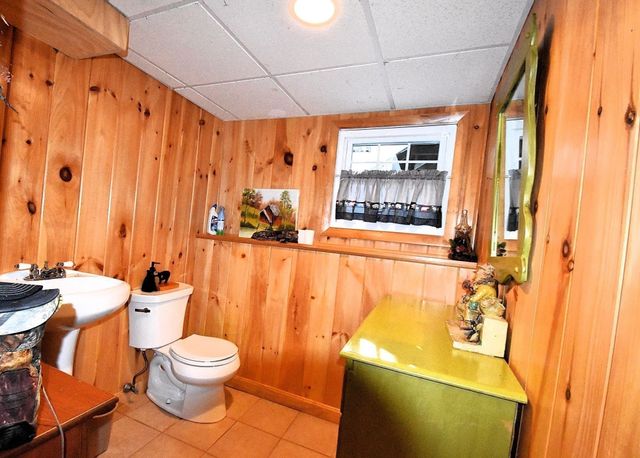 17 Wedgewood Ln, Millbury, MA 01527
