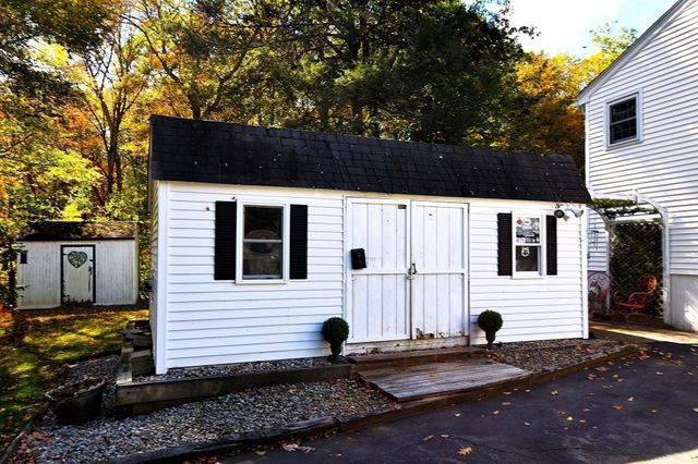 17 Wedgewood Ln, Millbury, MA 01527