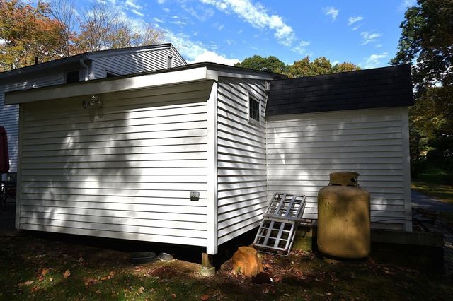 17 Wedgewood Ln, Millbury, MA 01527