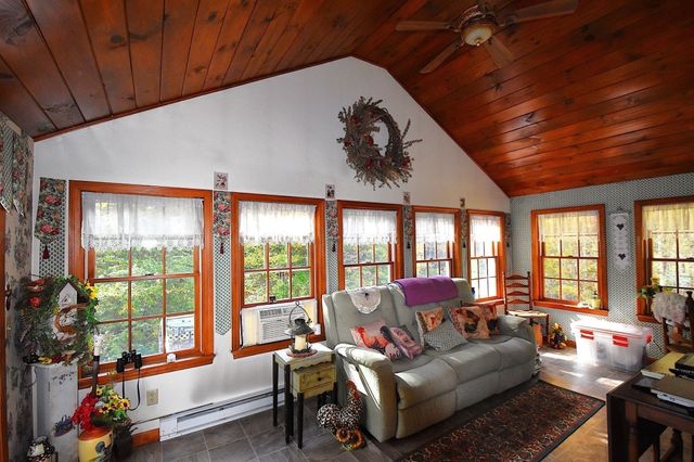 17 Wedgewood Ln, Millbury, MA 01527