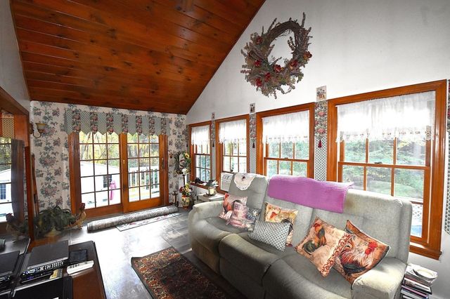 17 Wedgewood Ln, Millbury, MA 01527