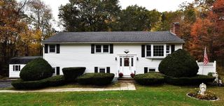 17 Wedgewood Ln, Millbury, MA 01527