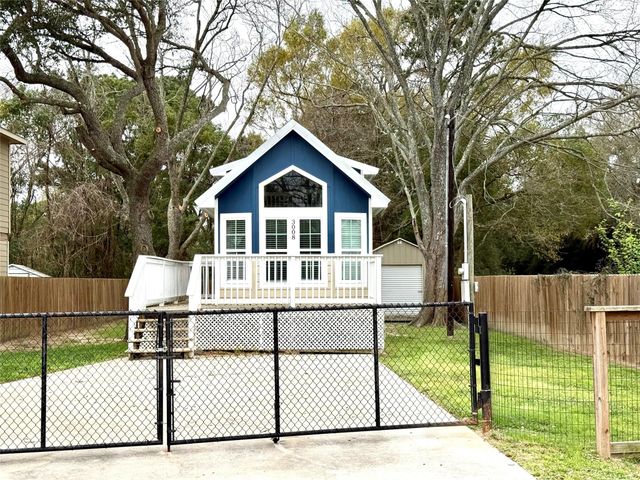 3008 Calhoun Street, Bacliff, TX 77518