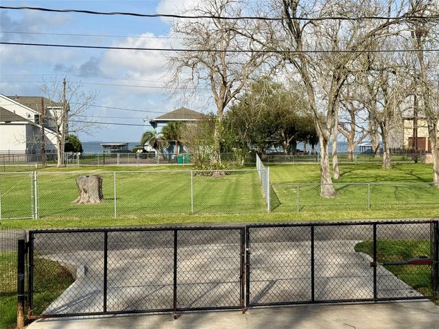 3008 Calhoun Street, Bacliff, TX 77518