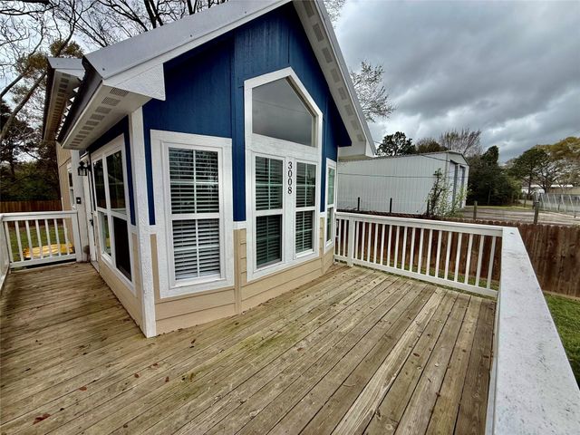 3008 Calhoun Street, Bacliff, TX 77518