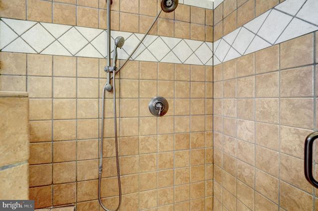 8517 ELECTRIC AVE, Vienna, VA 22182