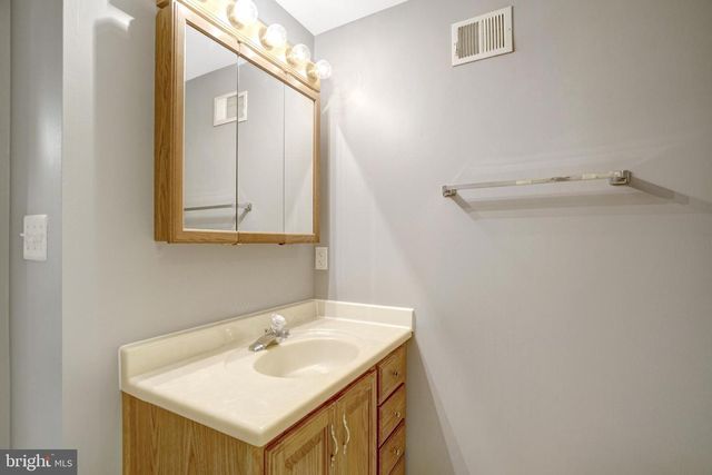8517 ELECTRIC AVE, Vienna, VA 22182