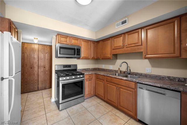 1105 Canyon View Road 604, Northfield, OH 44067