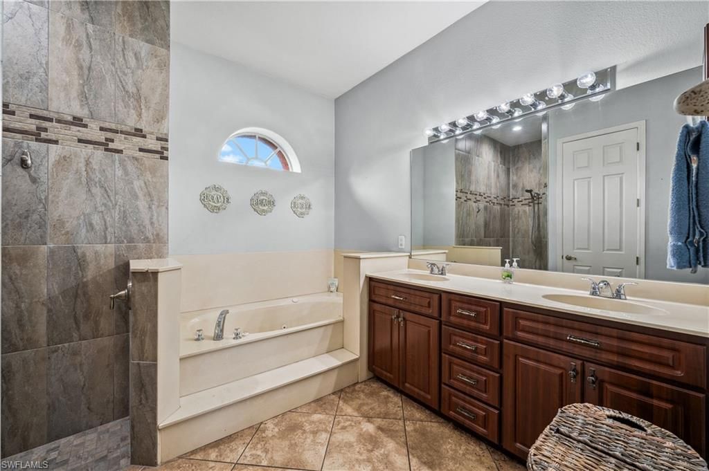 Image 10 of property listing at 3319 NW 5th TER, Cape Coral, FL 33993