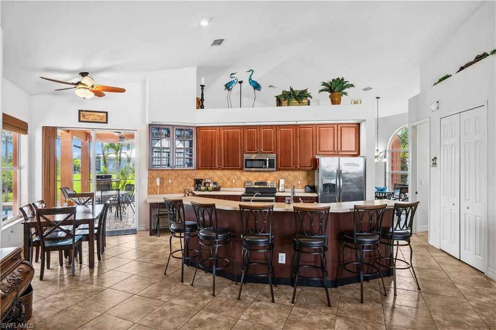 Image 4 of property listing at 3319 NW 5th TER, Cape Coral, FL 33993