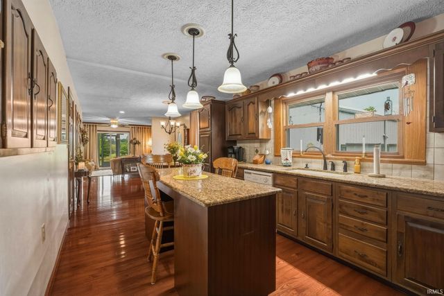 2872 Dixie Highway, Bedford, IN 47421
