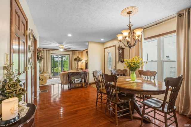 2872 Dixie Highway, Bedford, IN 47421