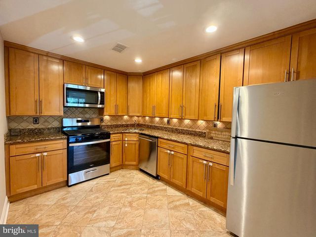 196 SAPPHIRE LA, Franklin Park, NJ 08823