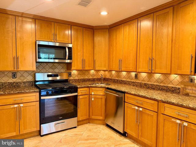 196 SAPPHIRE LA, Franklin Park, NJ 08823
