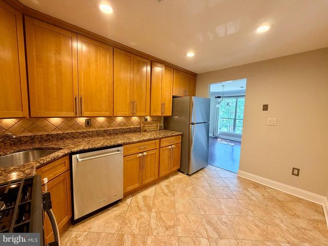 196 SAPPHIRE LA, Franklin Park, NJ 08823