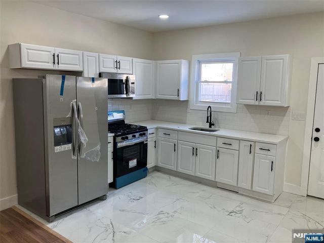 445 17th Street, Newark, NJ 07103