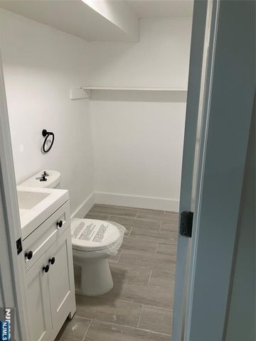 445 17th Street, Newark, NJ 07103