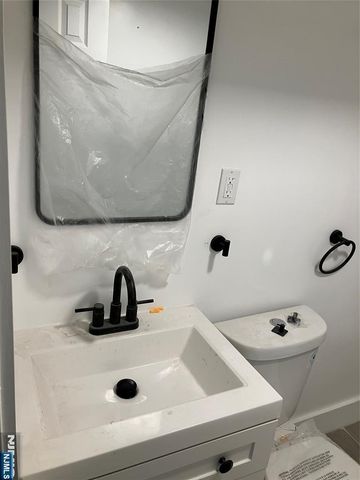 445 17th Street, Newark, NJ 07103